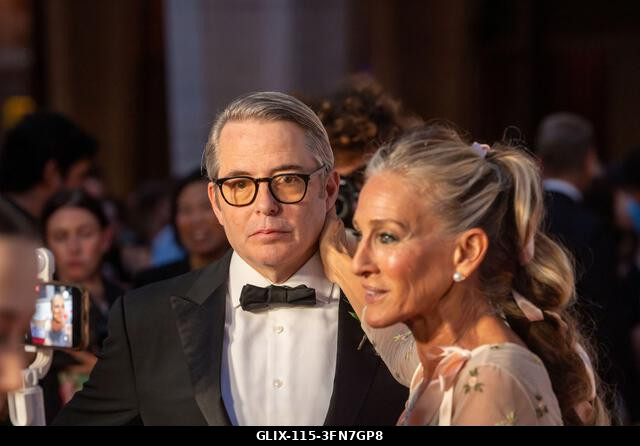 New York, Egyesült Államok. 2026. október 1. NEW YORK, NEW YORK - OKTÓBER 1.: (B) Matthew Broderick és Sarah Jessica Parker részt vesznek a 2026-os...