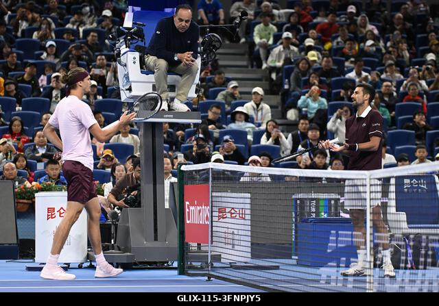 Peking, Kína. 2026. október 4. Alexander Zverev és Novak Djokovic a 2026-os China Open 7. napján a Nemzeti Teniszközpontban. Fotó: Meng Gao/Alamy L...