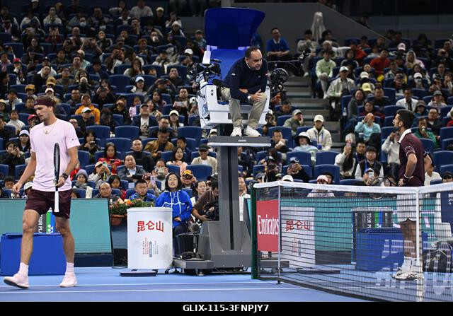 Peking, Kína. 2026. október 4. Alexander Zverev és Novak Djokovic a 2026-os China Open 7. napján a Nemzeti Teniszközpontban. Fotó: Meng Gao/Alamy L...