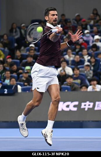 Peking, Kína. 2026. október 4. Novak Djokovic a 2026-os China Open 7. napján a Nemzeti Teniszközpontban. Fotó: Meng Gao/Alamy Live News