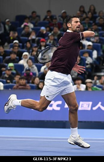 Peking, Kína. 2026. október 4. Novak Djokovic a 2026-os China Open 7. napján a Nemzeti Teniszközpontban. Fotó: Meng Gao/Alamy Live News