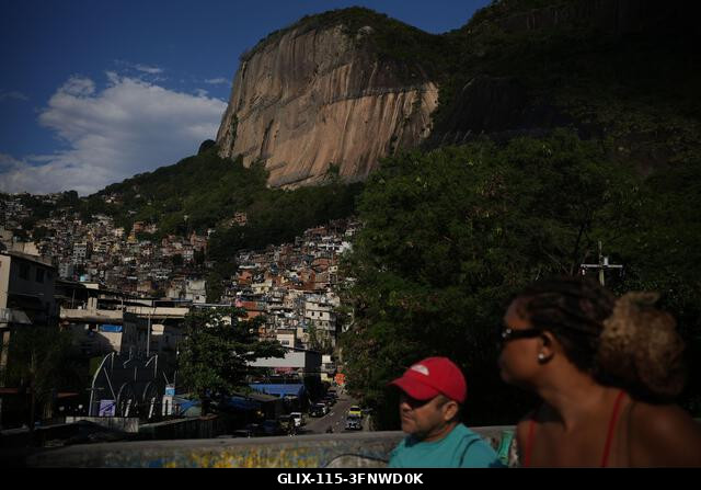 LEGJOBB KÉPEK - RIO DE JANEIRO, BRAZÍLIA, 2026. OKTÓBER 4.: Brazil szavazók adták le szavazatukat Rio de Janeiro szavazókörökében az országos válas...