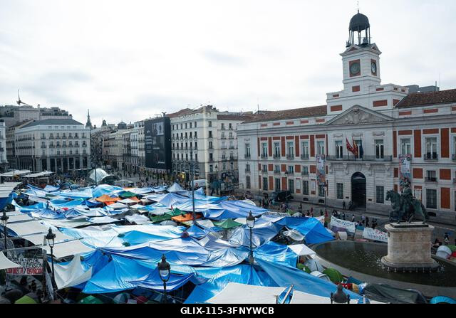 LEGJOBB KÉPEK - MADRID, SPANYOLORSZÁG, 2026. SZEPTEMBER 29.: A lakhatási jogokért küzdő tüntetők továbbra is táboroznak a Puerta del Solnál, a madr...