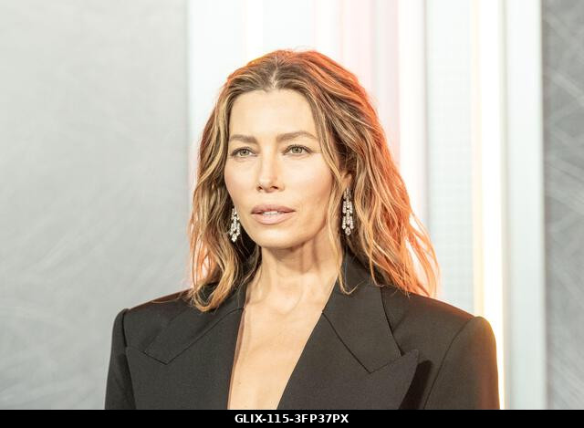 Jessica Biel Dolce & Gabbana ruhában részt vesz az Apple TV „Matchbox the movie” című filmjének premierjén az AMC Lincoln Square-en, New Yorkban, 2...