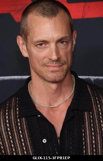 Los Angeles, Kalifornia, október 6.: Joel Kinnaman a "The Beast" című film premierjén, 2026. október 6-án. Forrás: AdMedia
