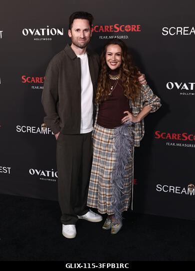 Hollywood, Egyesült Államok. 2026. október 6. Jeremy Weiss és Alyssa Milano a 26. éves Screamfest horrorfilm fesztiválon - Megnyitóestjén - Jeremy...