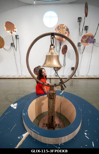 London, Egyesült Királyság. 2026. október 7. „Zodiac Machine”, 2025-2026, (viaszveszített bronzöntésű harangok, áramkör és dugattyúk, hang) a londo...