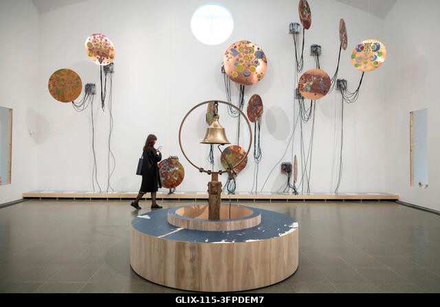 London, Egyesült Királyság. 2026. október 7. „Zodiac Machine”, 2025-2026, (viaszveszített bronzöntésű harangok, áramkör és dugattyúk, hang) a londo...