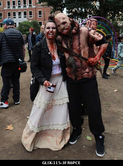 London, Egyesült Királyság. 2026. október 10. LONDON, ANGLIA - 2026. OKTÓBER 10.: Az utcák életre kelnek az élőhalottaktól, amint a zombik összegyű...