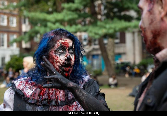 London, Egyesült Királyság. 2026. október 10. Jelmezbe öltözött résztvevők sminkben a Soho téren a Zombik Világnapján. Az esemény 2006-ban születet...