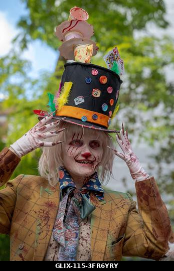 London, Egyesült Királyság. 2026. október 10. Egy jelmezbe öltözött résztvevő sminkben a Soho téren a Zombik Világnapján. Az esemény 2006-ban szüle...
