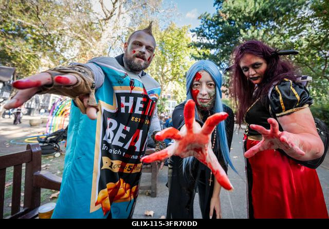 London, Egyesült Királyság. 2026. október 10. Jelmezbe öltözött résztvevők sminkben a Soho téren a Zombik Világnapján. Az esemény 2006-ban születet...