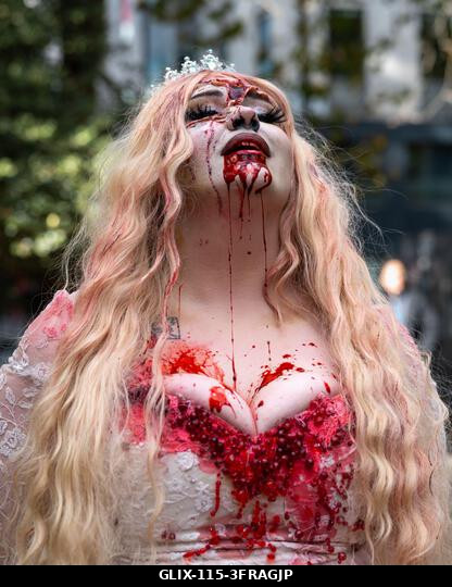 London, Egyesült Királyság. 2026. október 10. Egy zombinak öltözött résztvevő a londoni Zombi Világnapon. Zombinak öltözött résztvevők vettek részt...