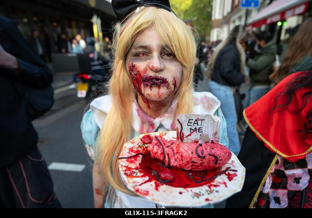 London, Egyesült Királyság. 2026. október 10. Egy zombinak öltözött résztvevő a londoni Zombi Világnapon. Zombinak öltözött résztvevők vettek részt...