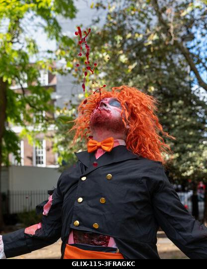 London, Egyesült Királyság. 2026. október 10. Egy zombinak öltözött résztvevő a londoni Zombi Világnapon. Zombinak öltözött résztvevők vettek részt...