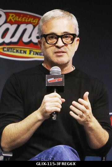 New York, NY, USA. 2026. október 10. Alex Kurtzman a Star Trek: Csillagflotta Akadémia panelbeszélgetésén a 2026-os New York Comic Conon a Javits C...