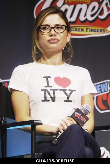 New York, NY, USA. 2026. október 10. Bella Shepard a Star Trek: Csillagflotta Akadémia panelbeszélgetésén a 2026-os New York Comic Conon a Javits C...