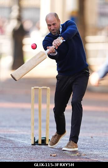 A walesi herceg ütőjáték közben csatlakozik az Egyesült Királyságból és Indiából érkező krikettsztárokhoz, a Tailenders és a Backyard Cricket csapa...