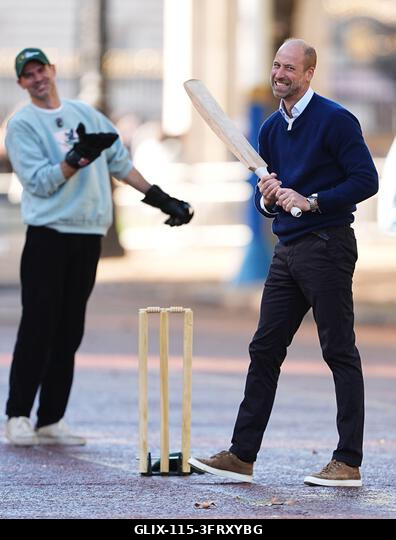 A walesi herceg ütőjáték közben csatlakozik az Egyesült Királyságból és Indiából érkező krikettsztárokhoz, a Tailenders és a Backyard Cricket csapa...