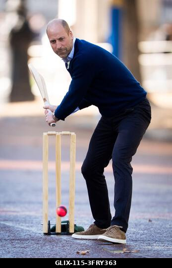 A walesi herceg ütőjáték közben csatlakozik az Egyesült Királyságból és Indiából érkező krikettsztárokhoz, a Tailenders és a Backyard Cricket csapa...