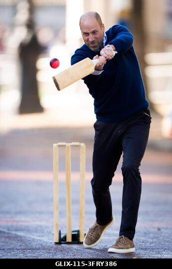 A walesi herceg ütőjáték közben csatlakozik az Egyesült Királyságból és Indiából érkező krikettsztárokhoz, a Tailenders és a Backyard Cricket csapa...