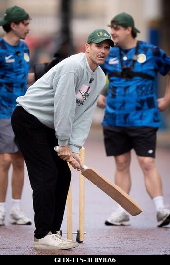 James Anderson krikettjátékos csatlakozik a walesi herceghez, valamint az Egyesült Királyság és India krikettsztárjaihoz, a Tailenders és a Backyar...