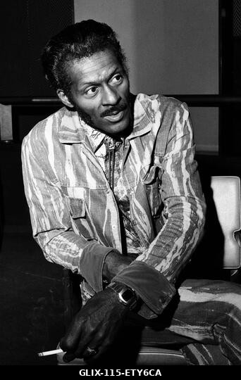 Chuck Berry, amerikai gitáros, énekes és dalszerző, a rock and roll zene egyik úttörője. 1976. május 12.