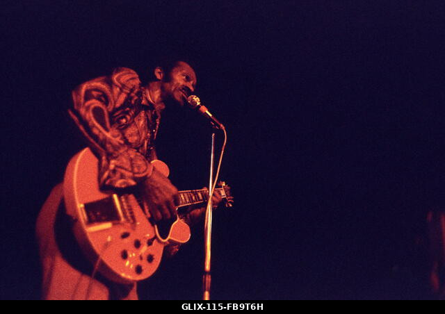 Chuck BERRY - 1972 - Franciaország / Ile-de-France (régió) / Párizs - Chuck BERRY - Chuck BERRY ; - Élőben a The Villette-ben ; - Párizs, Franciaor...