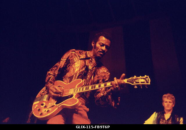 Chuck BERRY - 1972 - Franciaország / Ile-de-France (régió) / Párizs - Chuck BERRY - Chuck BERRY ; - Élő koncert a The Villette-ben; - Párizs; - 197...