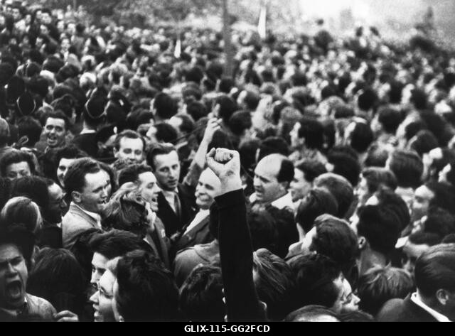 1956. október, Budapest, a forradalom első napja: 60 000 diák és polgár gyűlik össze 1956. október 23. Magyarország - 1956-os magyar felkelés Nemze...
