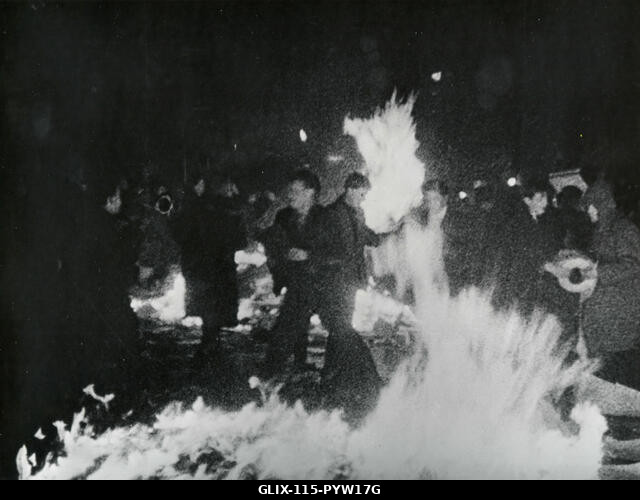 Fiatal magyar hazafiak az utcán, Budapest, Magyarország, 1956