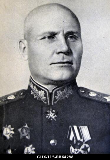 Ivan Sztyepanovics Konev (1897 - 1973. május 21.), szovjet katonai parancsnok, aki a második világháború alatt a Vörös Hadsereg erőit vezette a kel...