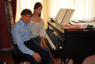 Tunyogi Henriett és Vásáry Tamás-stock-foto