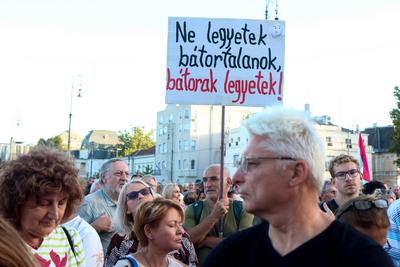 A Loupe T?rsulat t?ntet?se a H?s?k ter?n. 2025.09.21.Fot?:V?r?s Szil?rd-stock-foto