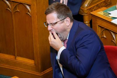 Orsz?ggy?l?s. A k?pen Guly?s Gergely.2025.09.22.Fpt?:V?r?s Szil?rd-stock-foto