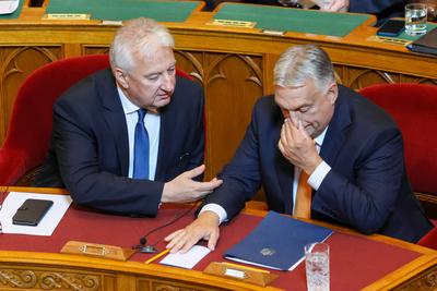 Orsz?ggy?l?s. A k?pen Semj?n Zsolt ?s Orb?n Viktor.2025.09.22.Fpt?:V?r?s Szil?rd-stock-foto