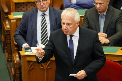 Orsz?ggy?l?s. A k?pen Semj?n Zsolt.2025.09.22.Fpt?:V?r?s Szil?rd-stock-foto