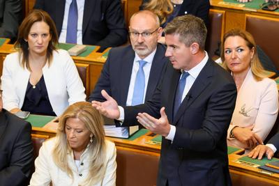 Orsz?ggy?l?s. A k?pen Kocsis M?t?.2025.09.22.Fpt?:V?r?s Szil?rd-stock-foto