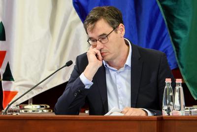 F?v?rosi K?zgy?l?s. A k?pen Kar?csony Gergely.2025.09.24.Fot?:V?r?s Szil?rd-stock-foto