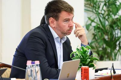 F?v?rosi K?zgy?l?s. A k?pen Vit?zy D?vid.2025.09.24.Fot?:V?r?s Szil?rd-stock-foto