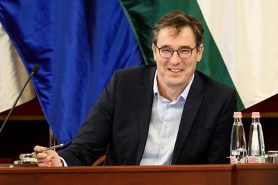 F?v?rosi K?zgy?l?s. A k?pen Kar?csony Gergely.2025.09.24.Fot?:V?r?s Szil?rd-stock-foto