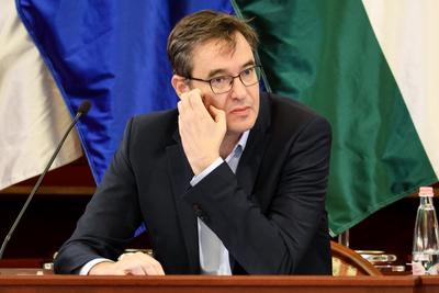 F?v?rosi K?zgy?l?s. A k?pen Kar?csony Gergely.2025.09.24.Fot?:V?r?s Szil?rd-stock-foto