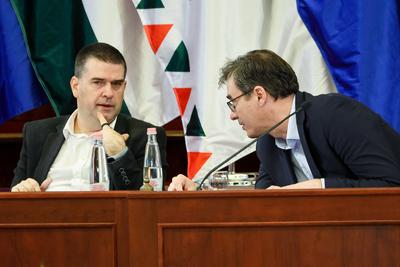 F?v?rosi K?zgy?l?s. A k?pen Kiss Ambrus ?s Kar?csony Gergely.2025.09.24.Fot?:V?r?s Szil?rd-stock-foto