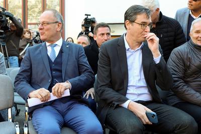 ?j CAF villamosok ?tad?sa a Budafoki Kocsisz?nben. A k?pen Navracsics Tibor ?s Kar?csony Gergely.2025.10.02.Fot?:V?r?s Szil?rd-stock-foto