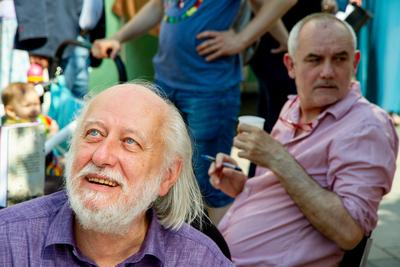 K?nyvh?t a V?r?smarty t?ren. A k?pen Krasznahorkai L?szl? ?s Darvasi L?szl?.2022.06.11.Fot?:V?r?s Szil?rd-stock-foto